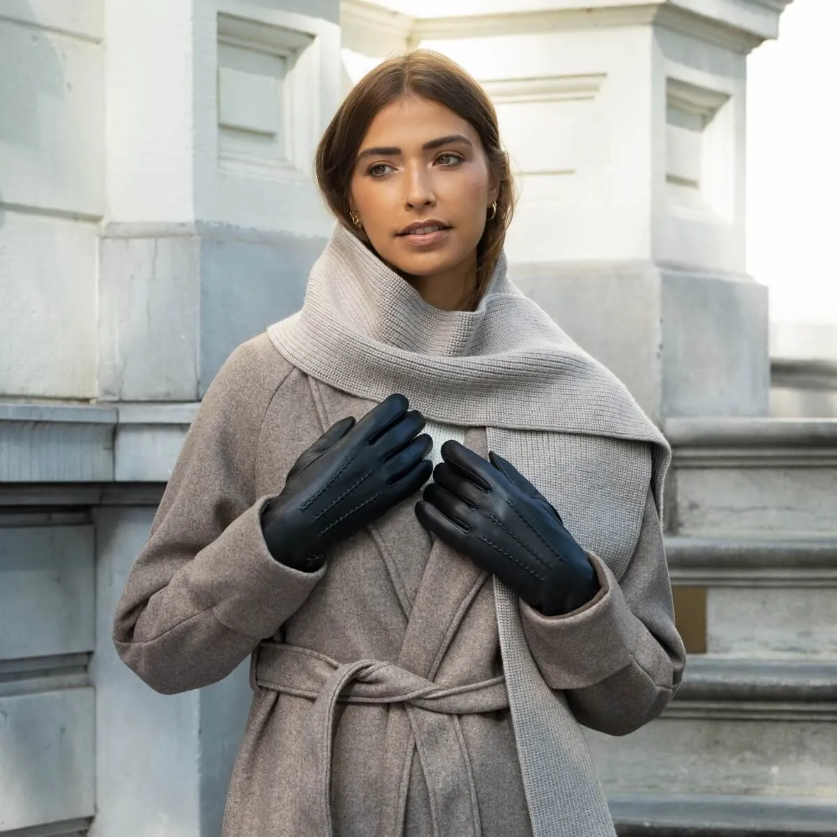 Alessandra (black) - goatskin leather gloves with lambswool lining & touchscreen feature