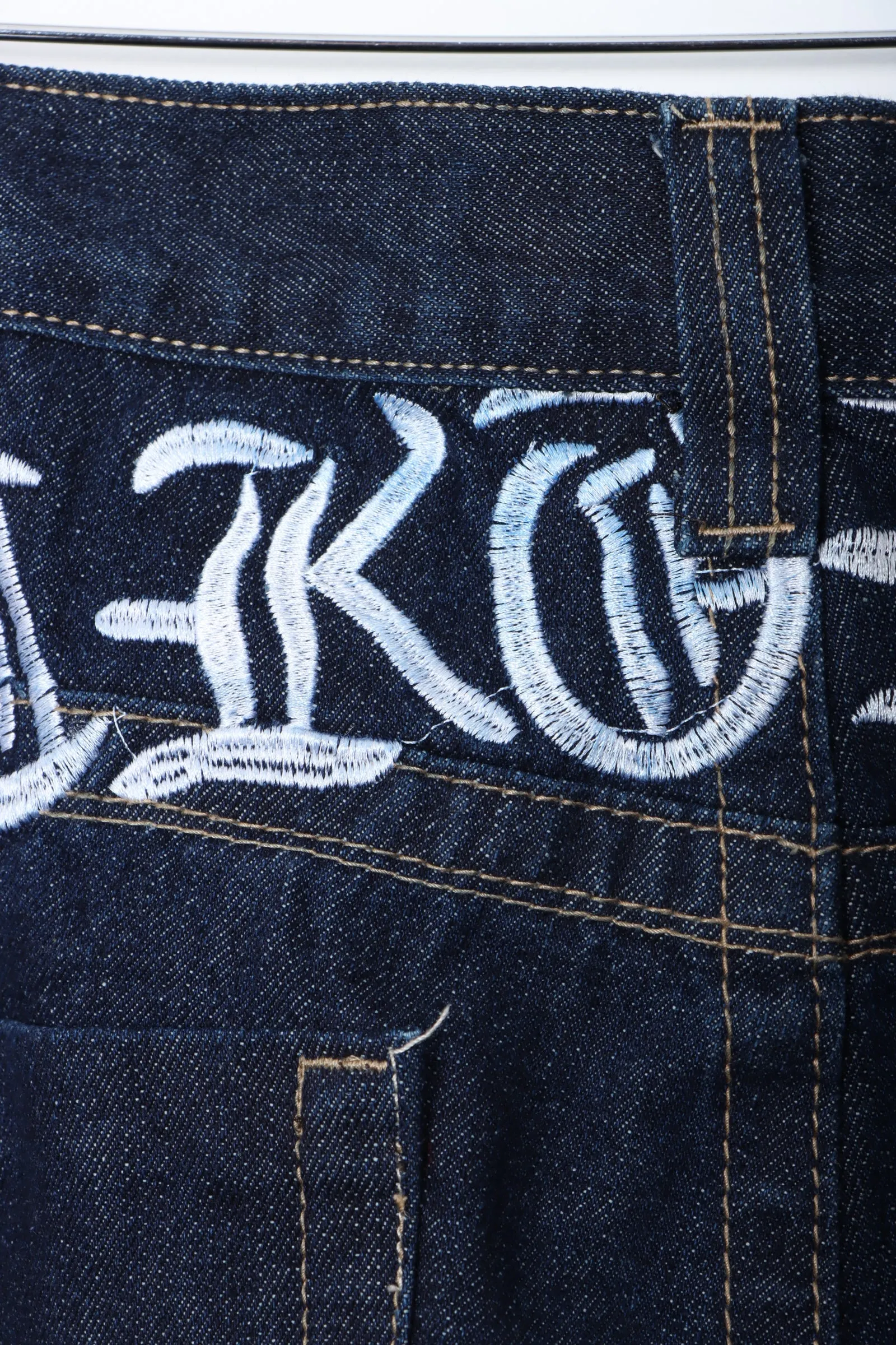 ECKO UNLTD 72 Embroidered Spell Out Y2K Jeans (38)