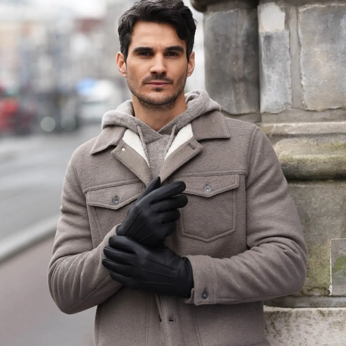 Hunter (black) – goatskin leather gloves with lambswool lining & touchscreen feature