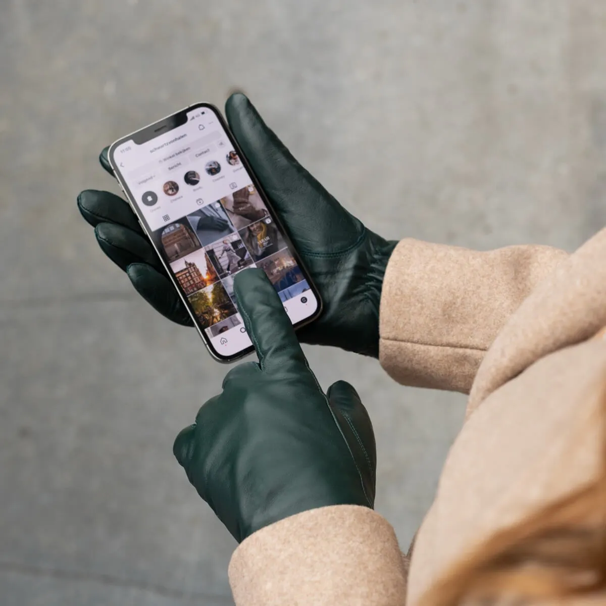 Ivy (dark green) - sheepskin leather gloves with wool/cashmere lining & touchscreen feature