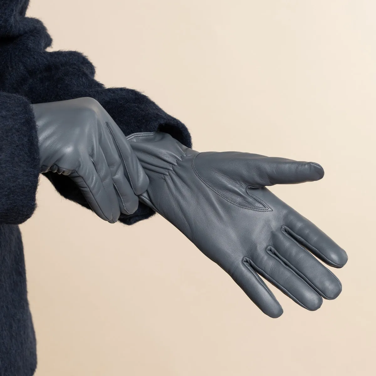 Ivy (grey) – sheepskin leather gloves with wool/cashmere lining & touchscreen feature