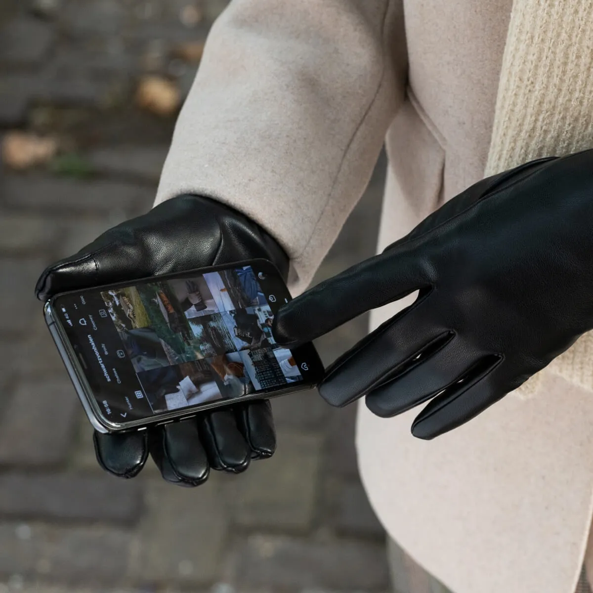 Luna - vegan leather gloves with warm fleece lining & touchscreen feature